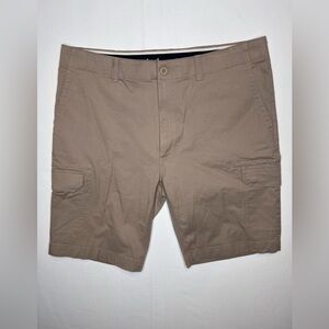 Roundtree Yorke Casuals men’s cargo shorts size 40, tan, stretch casual pockets